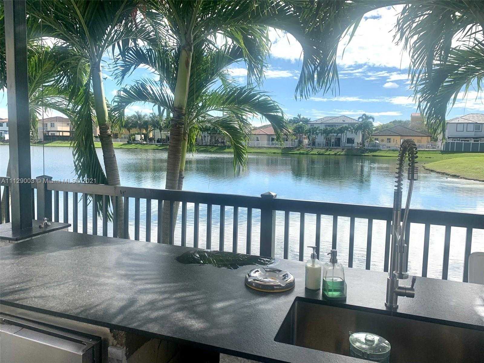 Small Image of 9024 NW 180th Terrace, Hialeah, FL 33018, USA Number 15