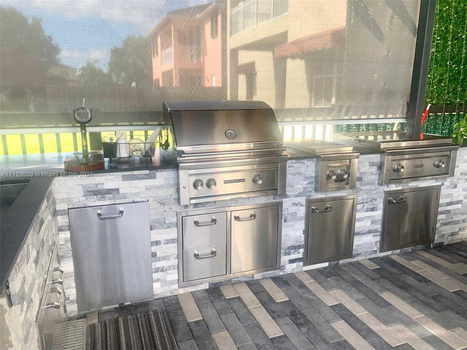 Small Image of 9024 NW 180th Terrace, Hialeah, FL 33018, USA Number 17