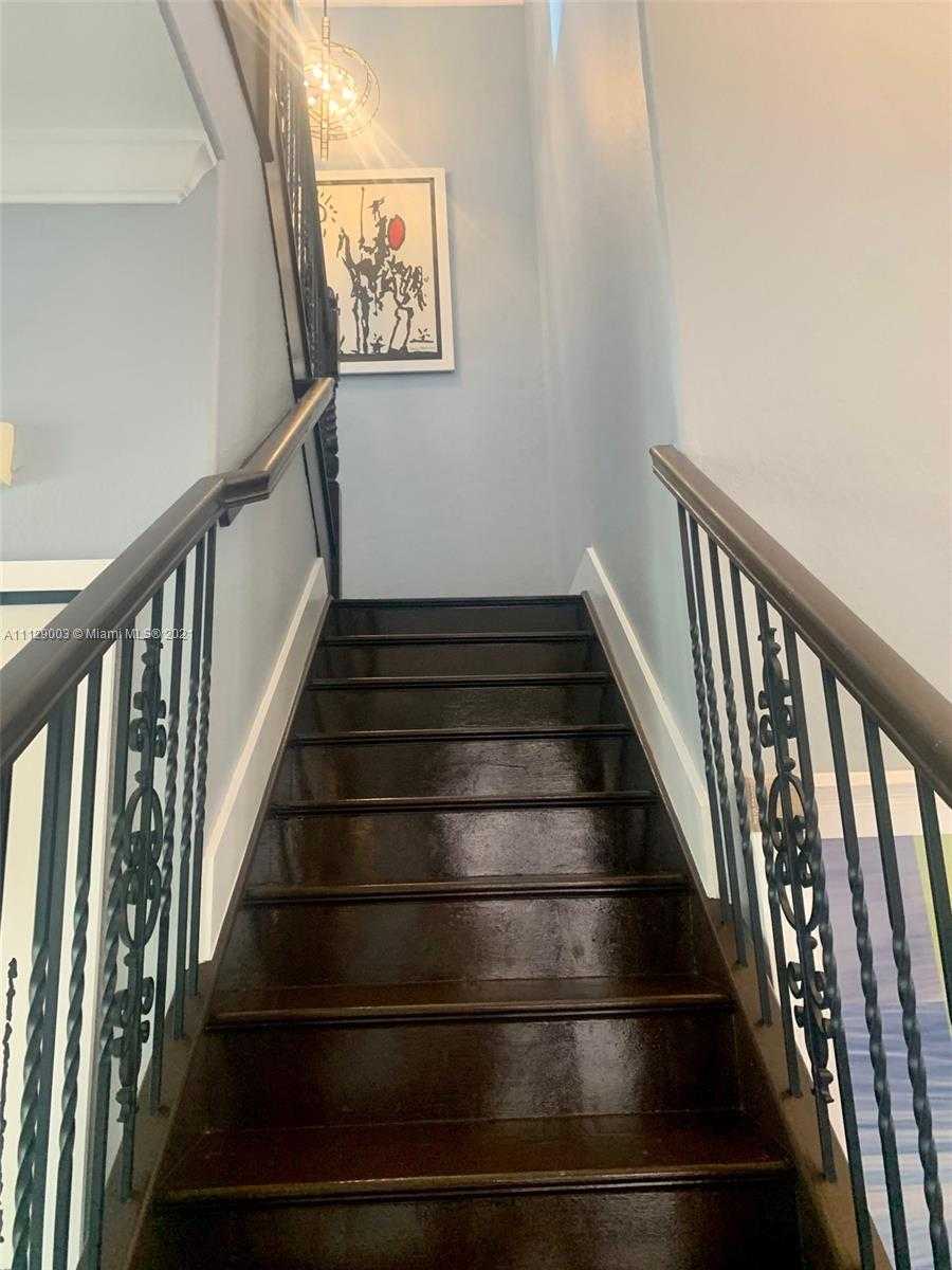 Small Image of 9024 NW 180th Terrace, Hialeah, FL 33018, USA Number 19
