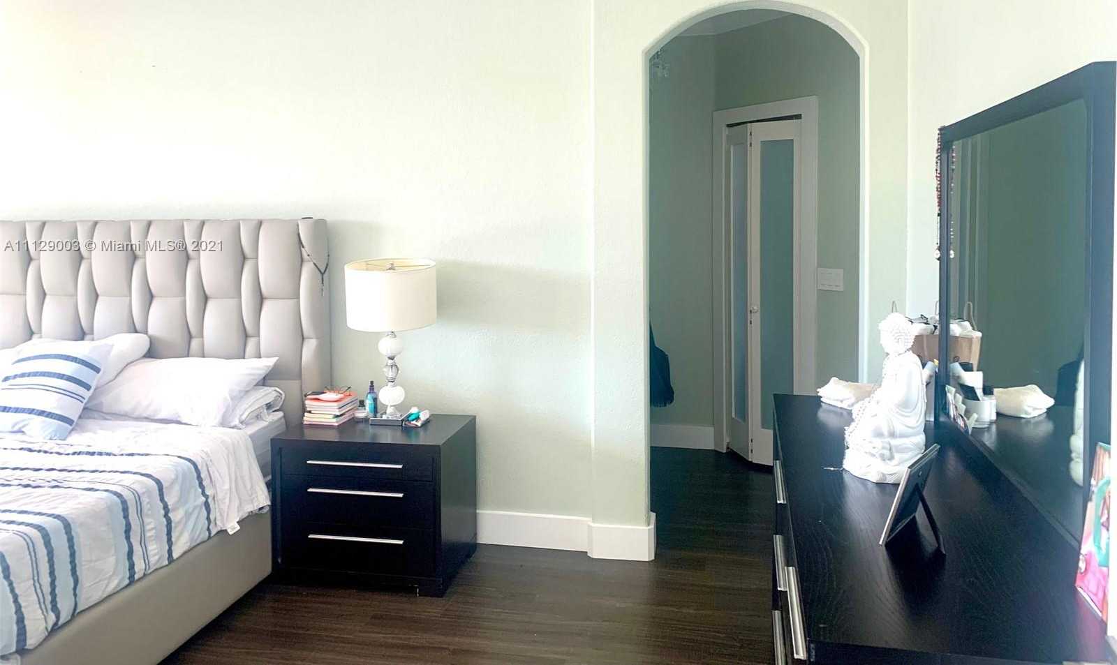 Small Image of 9024 NW 180th Terrace, Hialeah, FL 33018, USA Number 21