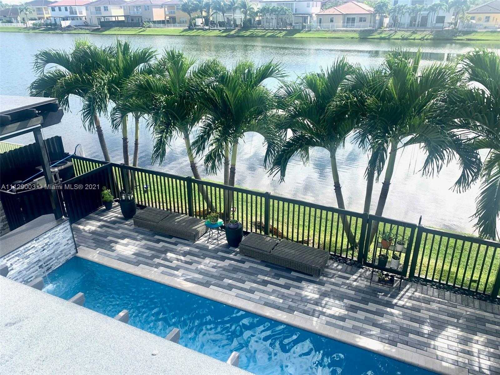 Small Image of 9024 NW 180th Terrace, Hialeah, FL 33018, USA Number 23