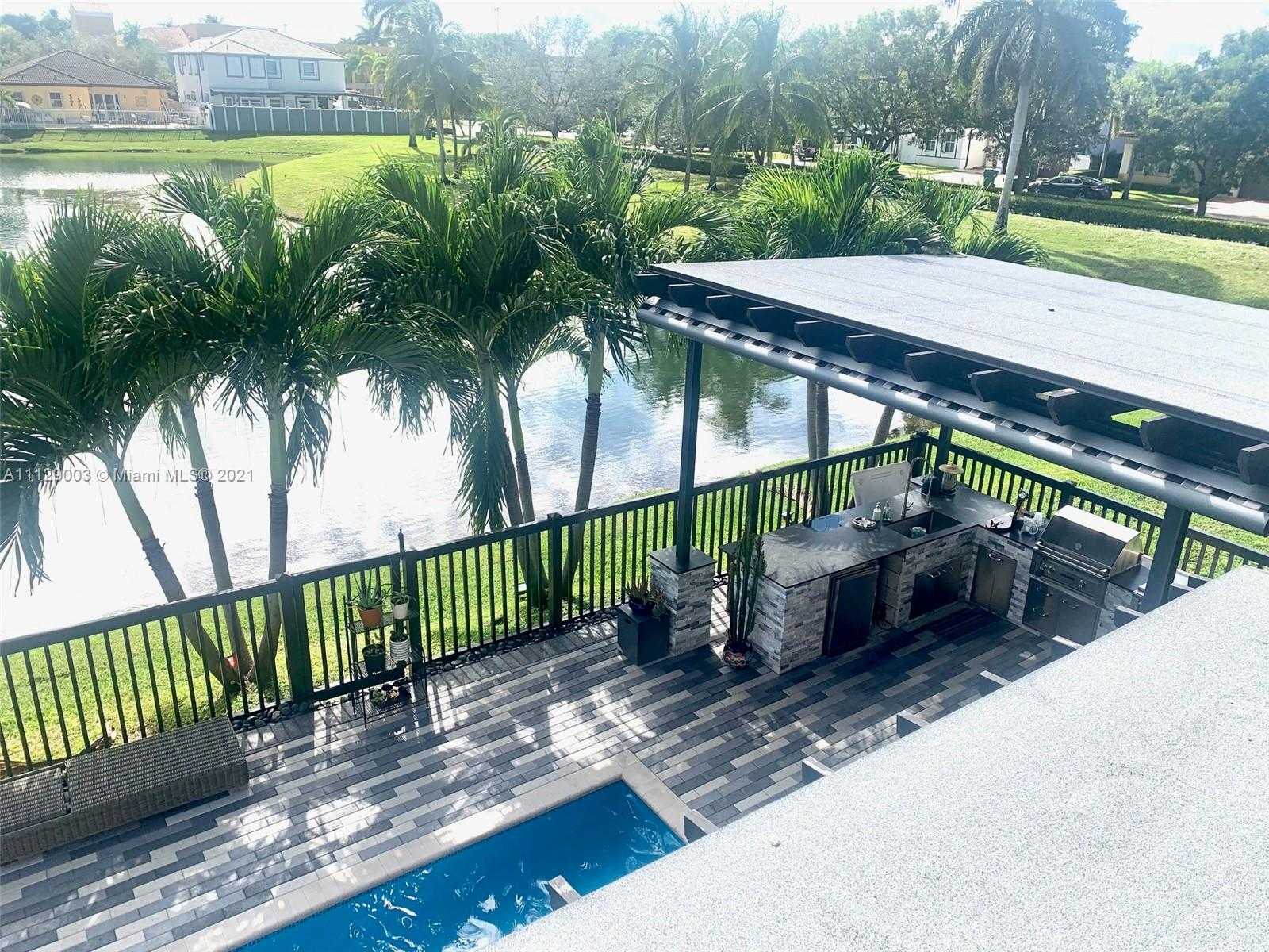 Small Image of 9024 NW 180th Terrace, Hialeah, FL 33018, USA Number 24