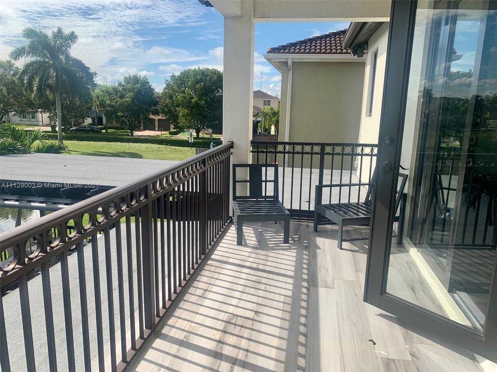 Small Image of 9024 NW 180th Terrace, Hialeah, FL 33018, USA Number 25
