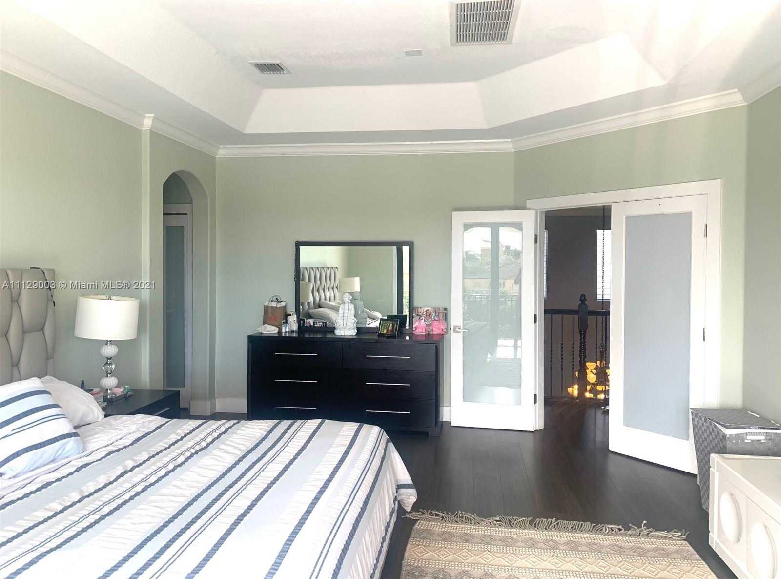 Small Image of 9024 NW 180th Terrace, Hialeah, FL 33018, USA Number 27