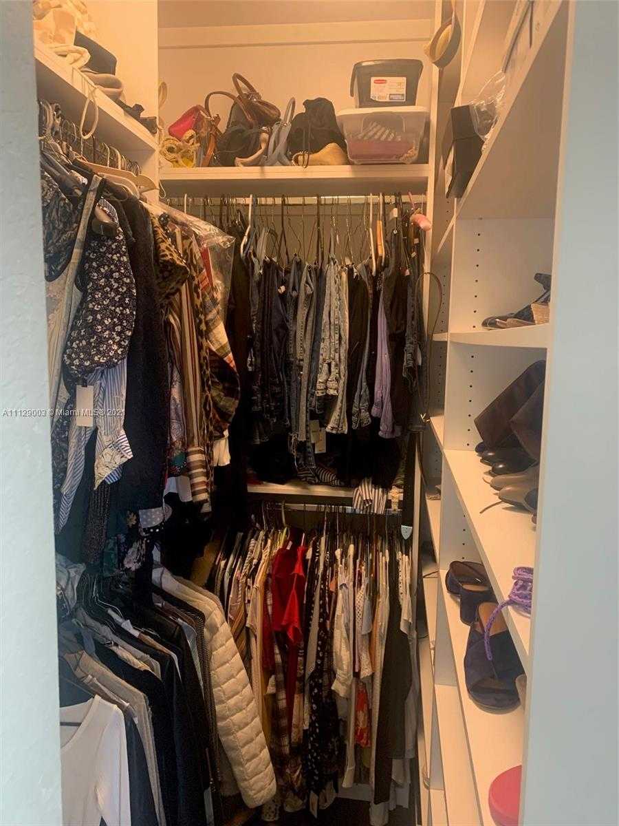 Small Image of 9024 NW 180th Terrace, Hialeah, FL 33018, USA Number 29