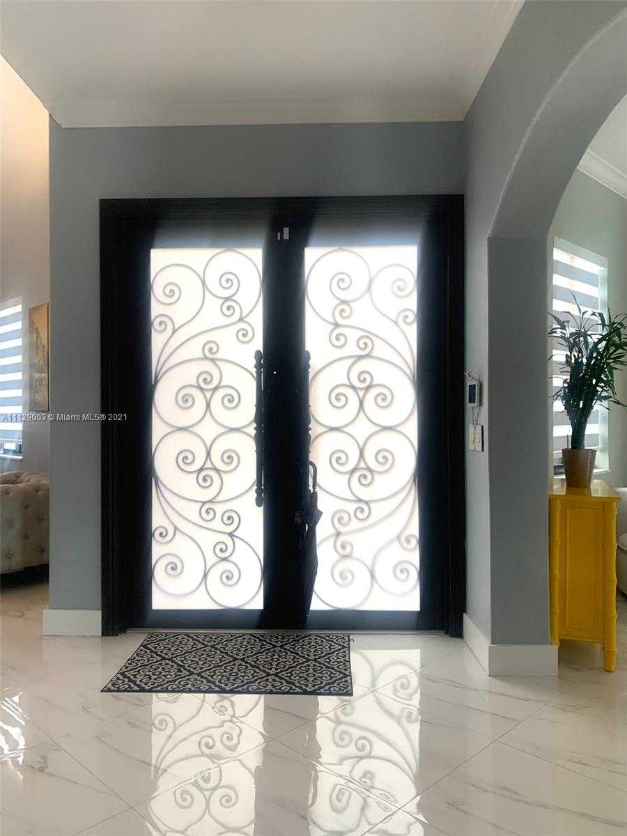 Small Image of 9024 NW 180th Terrace, Hialeah, FL 33018, USA Number 3