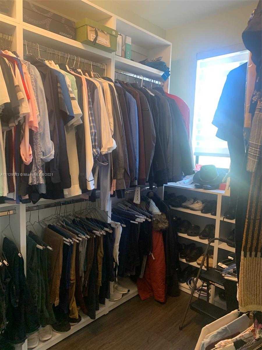 Small Image of 9024 NW 180th Terrace, Hialeah, FL 33018, USA Number 30
