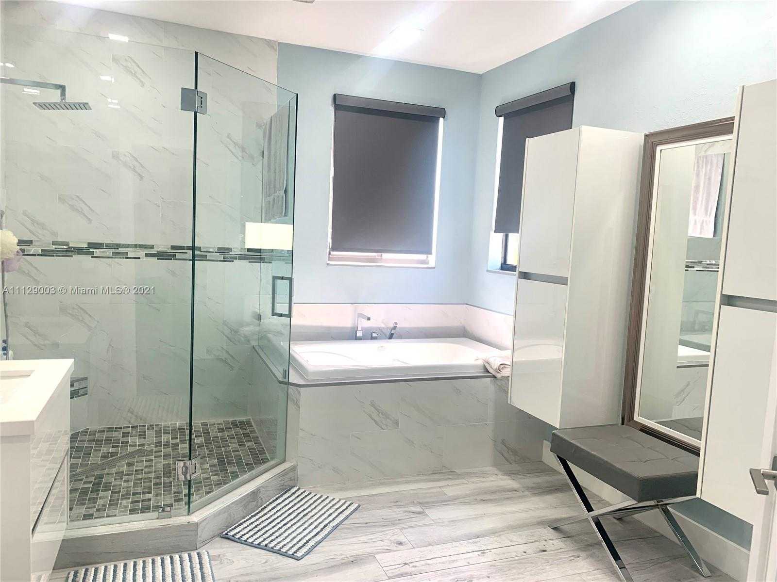 Small Image of 9024 NW 180th Terrace, Hialeah, FL 33018, USA Number 33