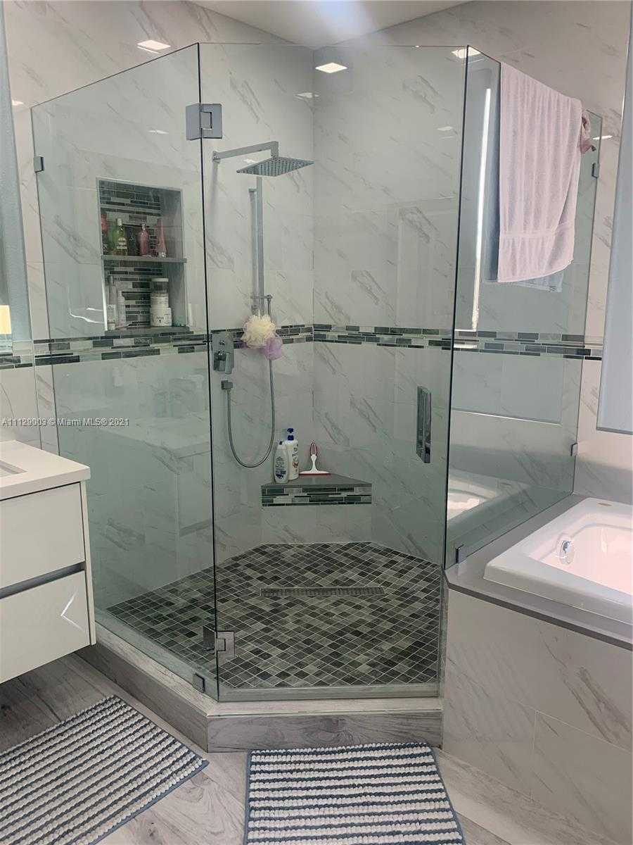 Small Image of 9024 NW 180th Terrace, Hialeah, FL 33018, USA Number 34