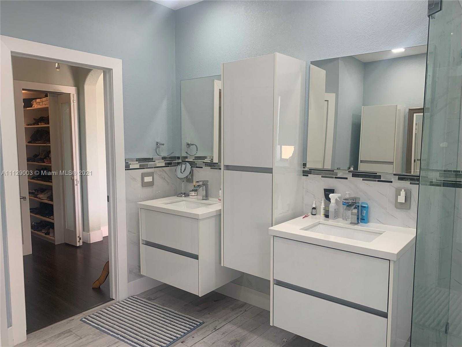 Small Image of 9024 NW 180th Terrace, Hialeah, FL 33018, USA Number 35