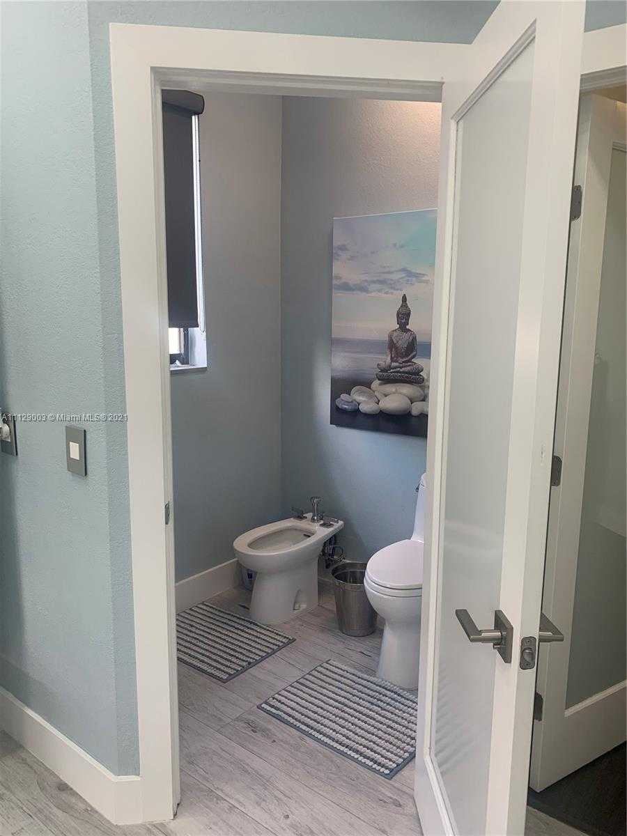 Small Image of 9024 NW 180th Terrace, Hialeah, FL 33018, USA Number 36