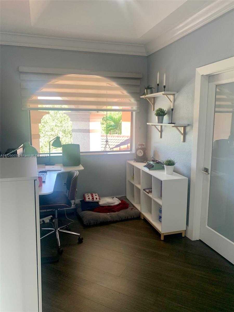 Small Image of 9024 NW 180th Terrace, Hialeah, FL 33018, USA Number 37