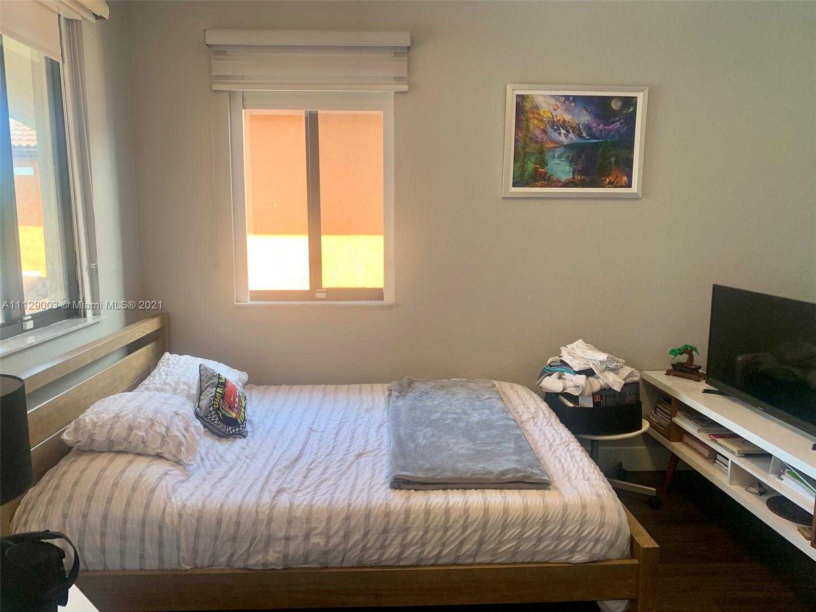 Small Image of 9024 NW 180th Terrace, Hialeah, FL 33018, USA Number 40