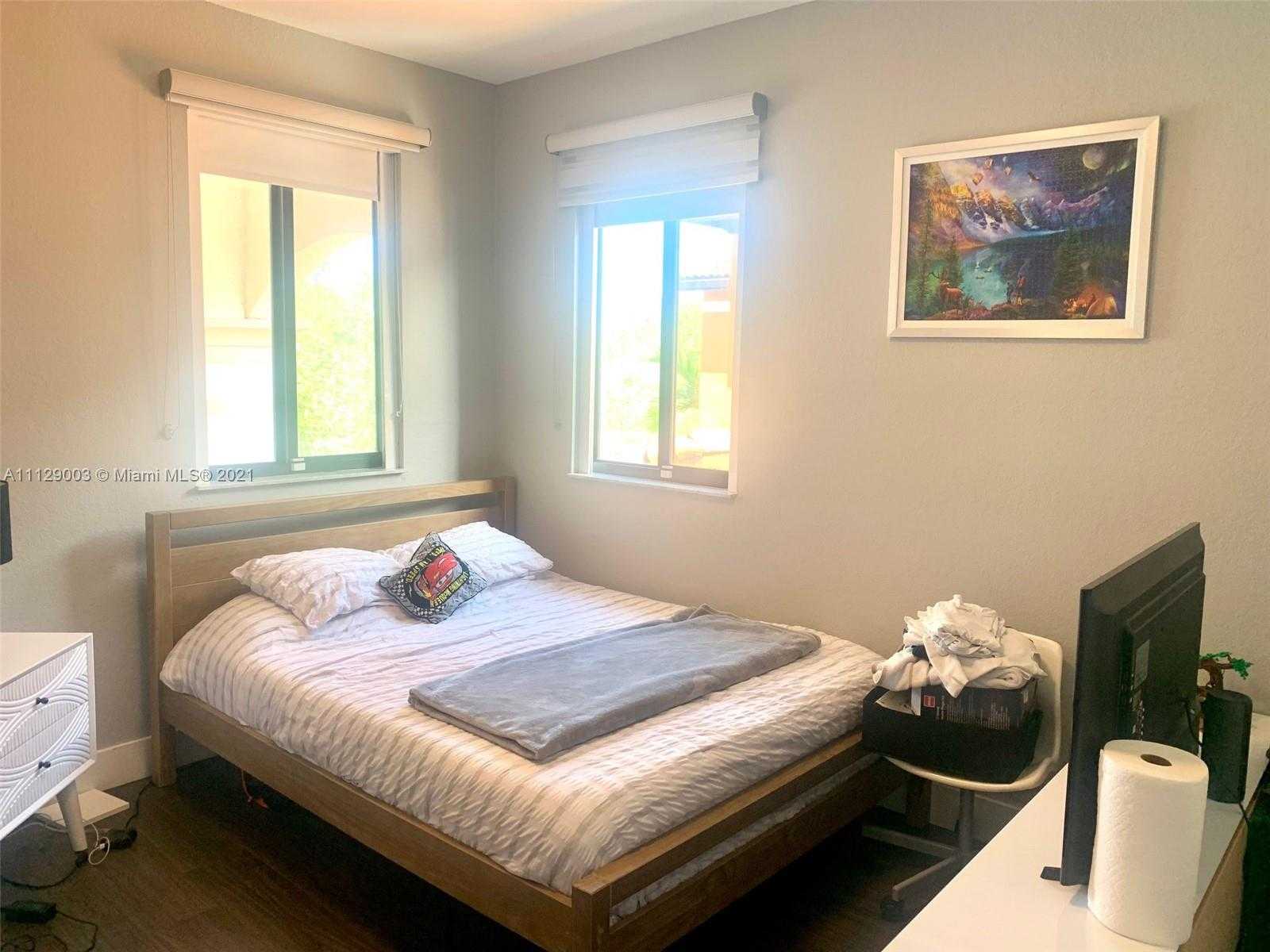 Small Image of 9024 NW 180th Terrace, Hialeah, FL 33018, USA Number 41