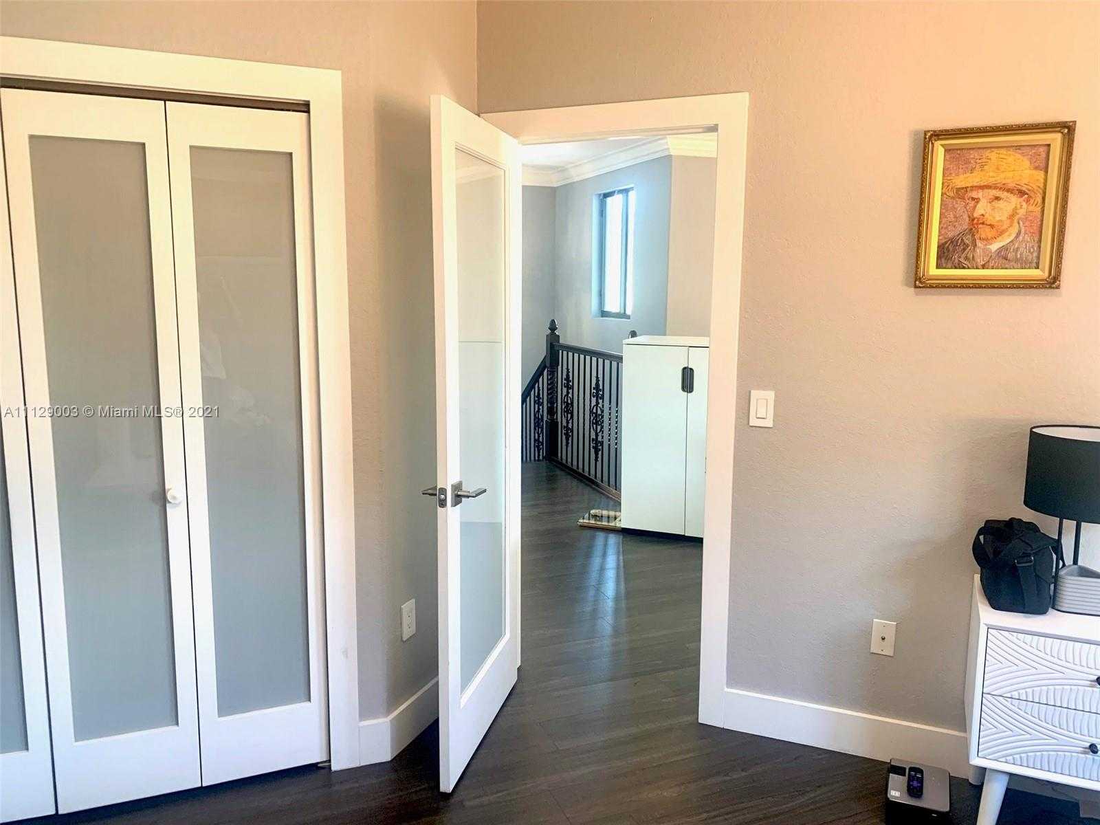 Small Image of 9024 NW 180th Terrace, Hialeah, FL 33018, USA Number 42