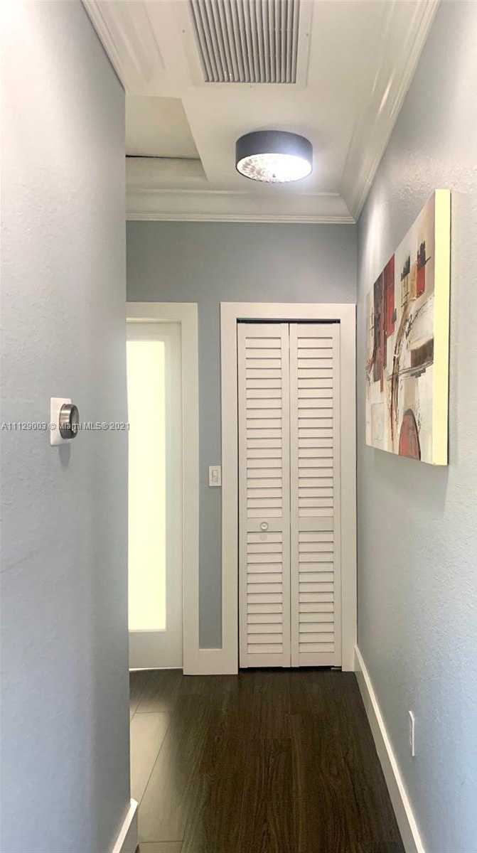 Small Image of 9024 NW 180th Terrace, Hialeah, FL 33018, USA Number 43