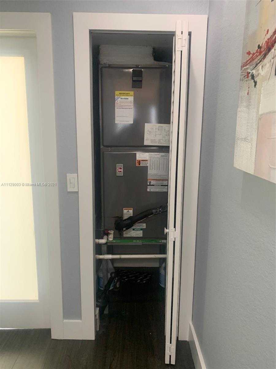 Small Image of 9024 NW 180th Terrace, Hialeah, FL 33018, USA Number 44