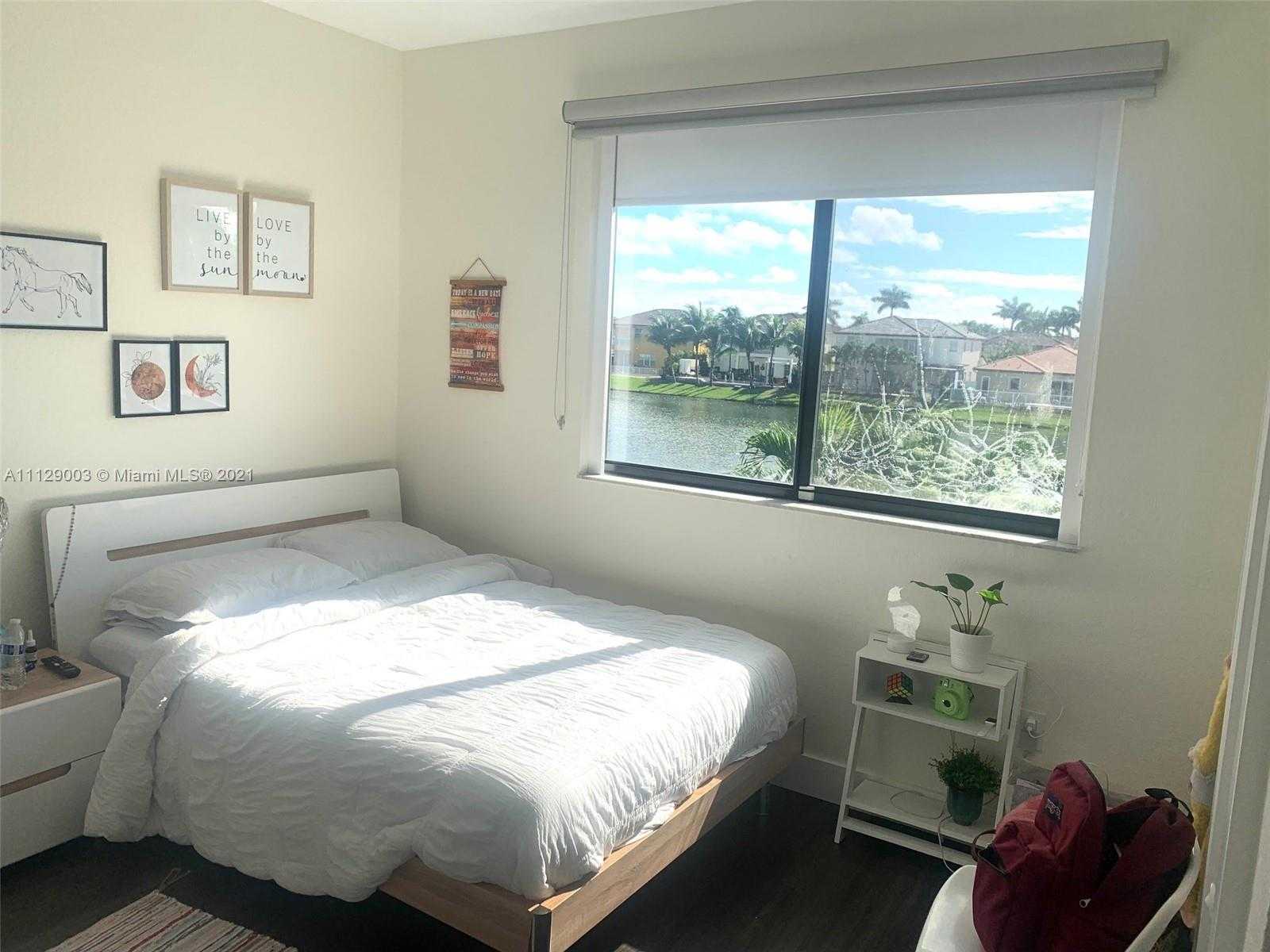 Small Image of 9024 NW 180th Terrace, Hialeah, FL 33018, USA Number 45