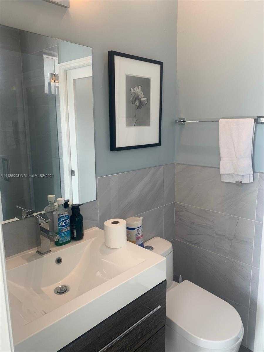 Small Image of 9024 NW 180th Terrace, Hialeah, FL 33018, USA Number 46