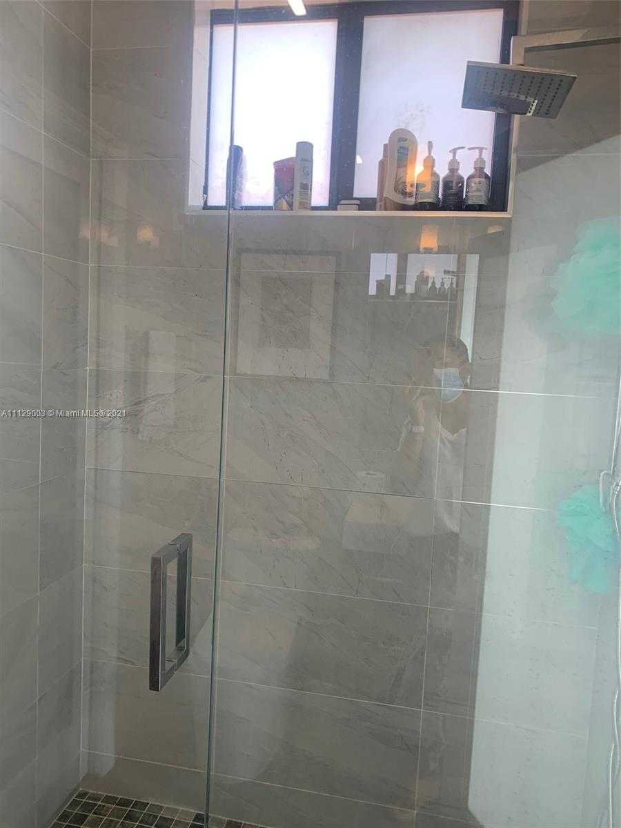 Small Image of 9024 NW 180th Terrace, Hialeah, FL 33018, USA Number 47