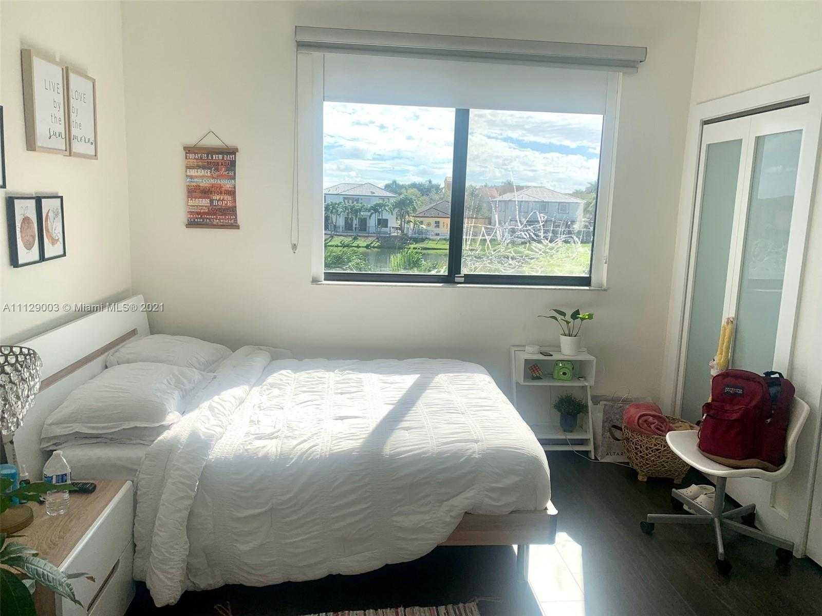 Small Image of 9024 NW 180th Terrace, Hialeah, FL 33018, USA Number 48
