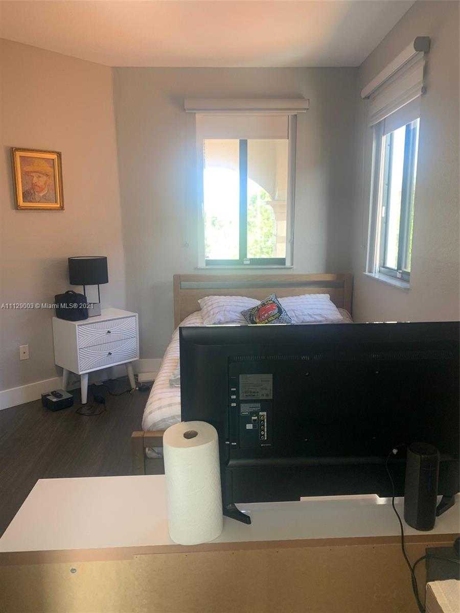 Small Image of 9024 NW 180th Terrace, Hialeah, FL 33018, USA Number 49