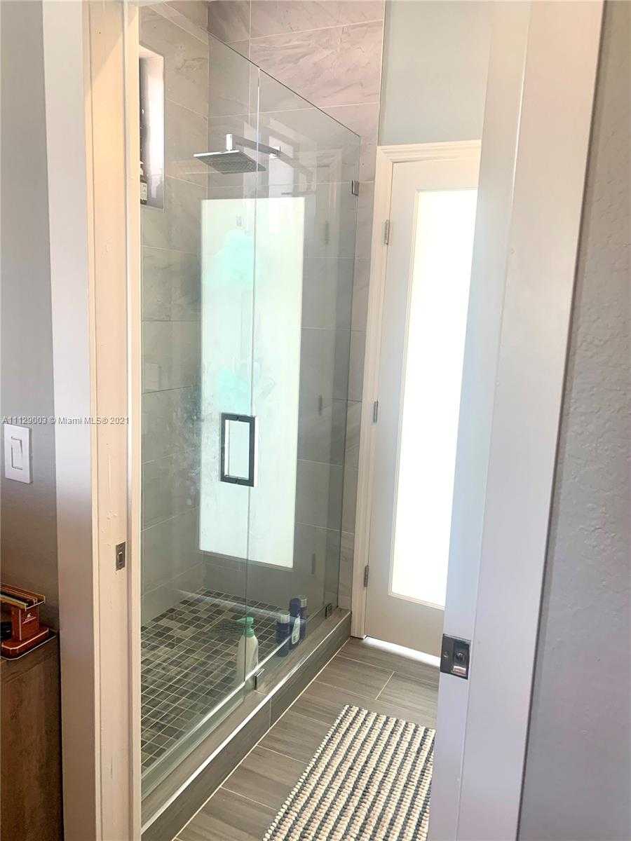 Small Image of 9024 NW 180th Terrace, Hialeah, FL 33018, USA Number 51