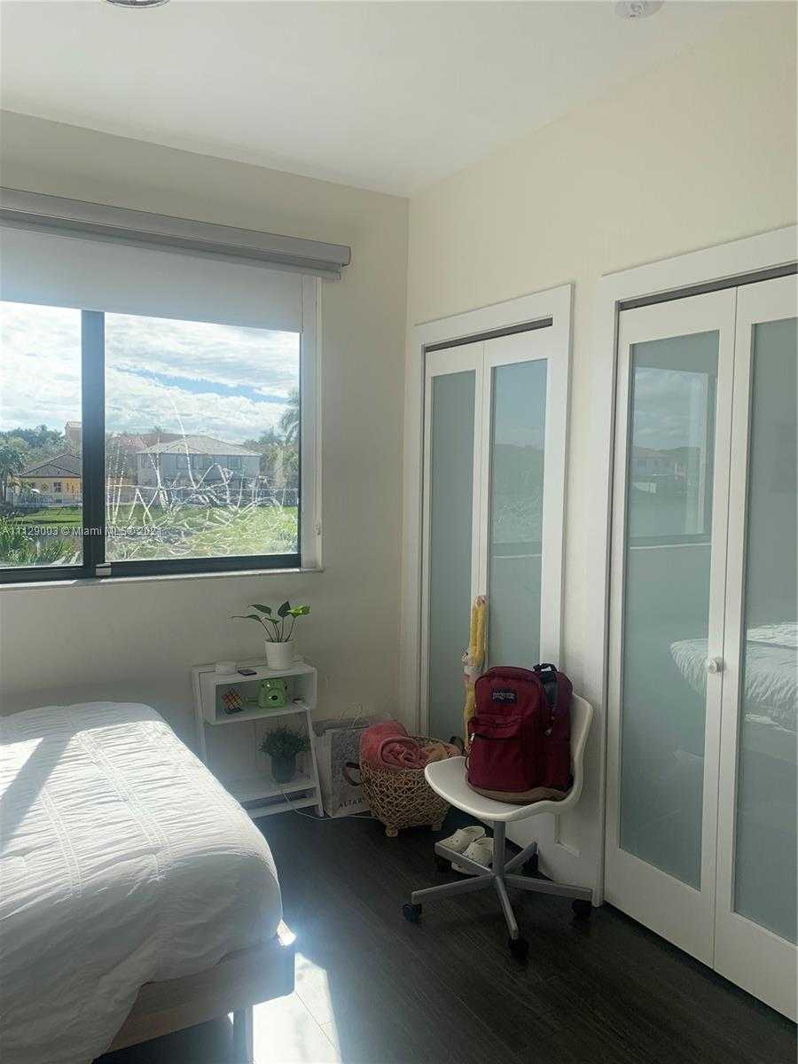 Small Image of 9024 NW 180th Terrace, Hialeah, FL 33018, USA Number 52