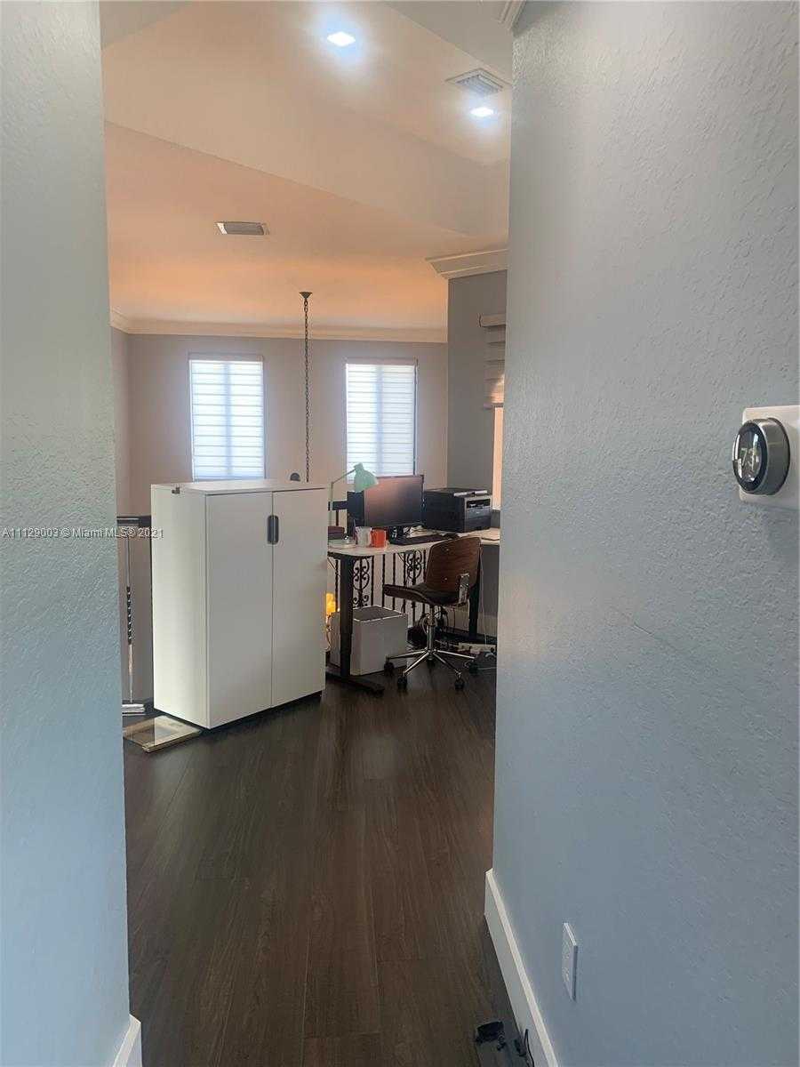 Small Image of 9024 NW 180th Terrace, Hialeah, FL 33018, USA Number 55
