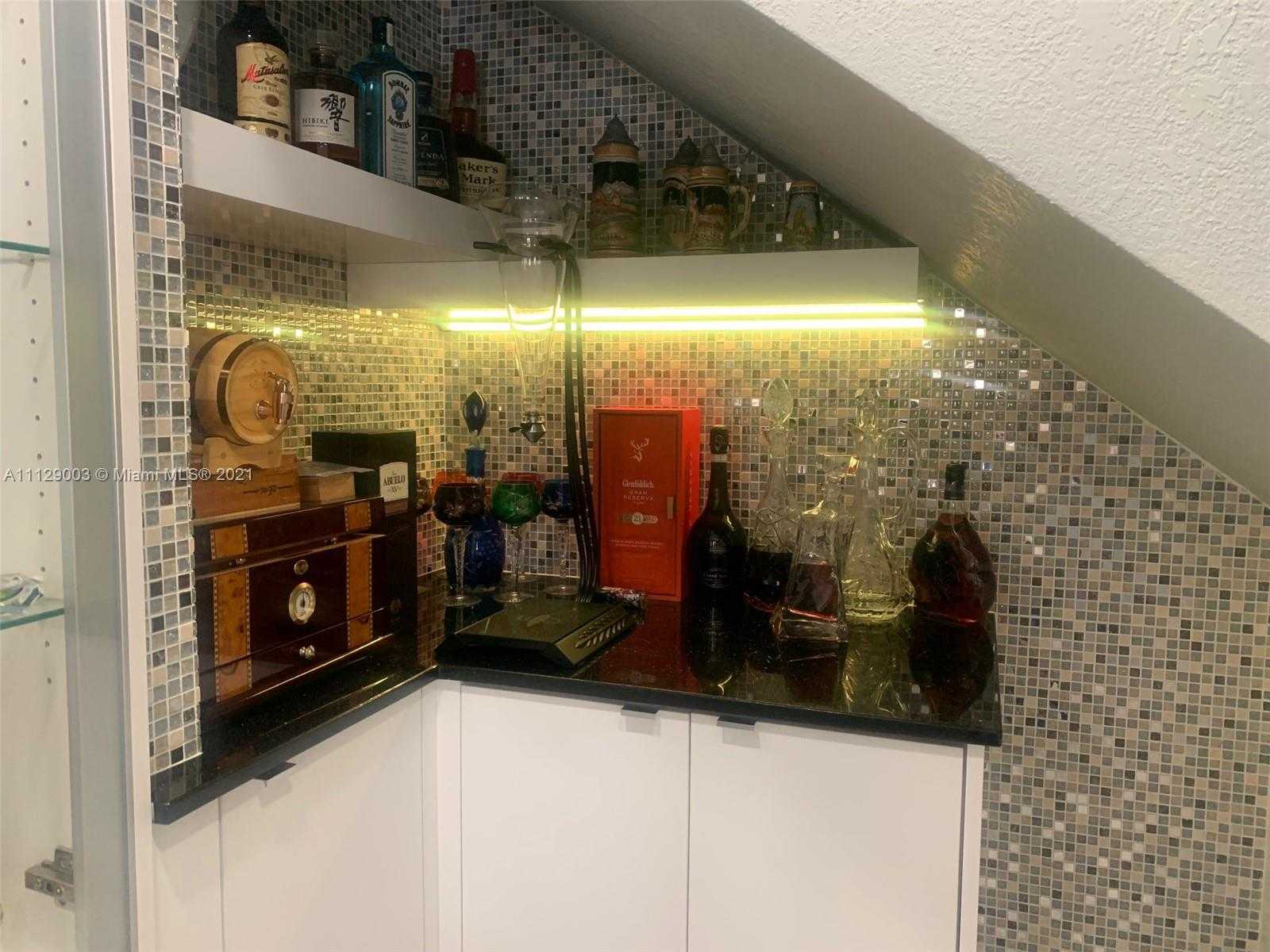 Small Image of 9024 NW 180th Terrace, Hialeah, FL 33018, USA Number 57