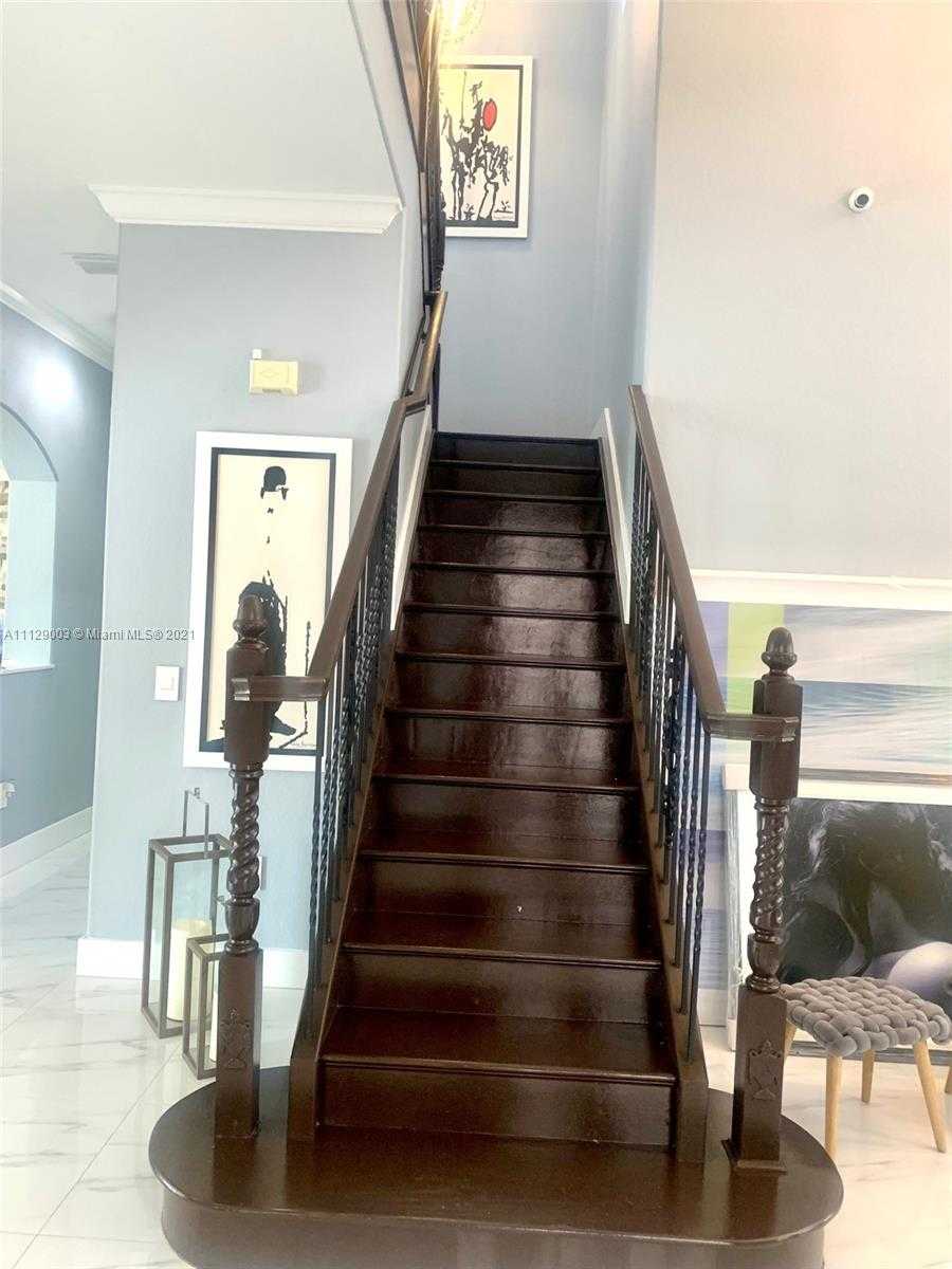Small Image of 9024 NW 180th Terrace, Hialeah, FL 33018, USA Number 58