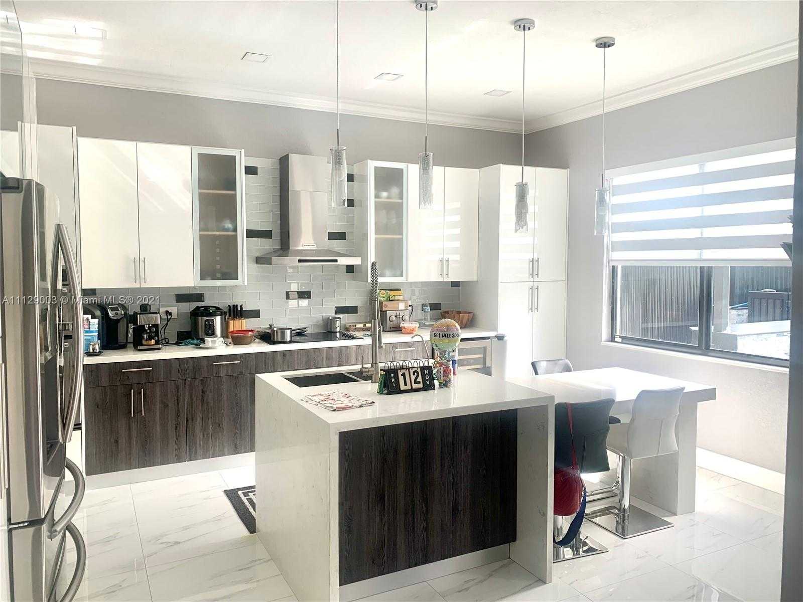 Small Image of 9024 NW 180th Terrace, Hialeah, FL 33018, USA Number 6