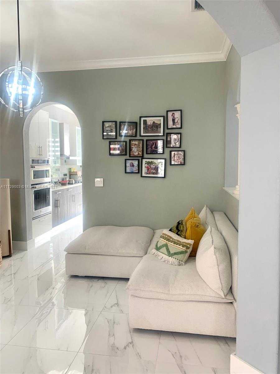 Small Image of 9024 NW 180th Terrace, Hialeah, FL 33018, USA Number 60