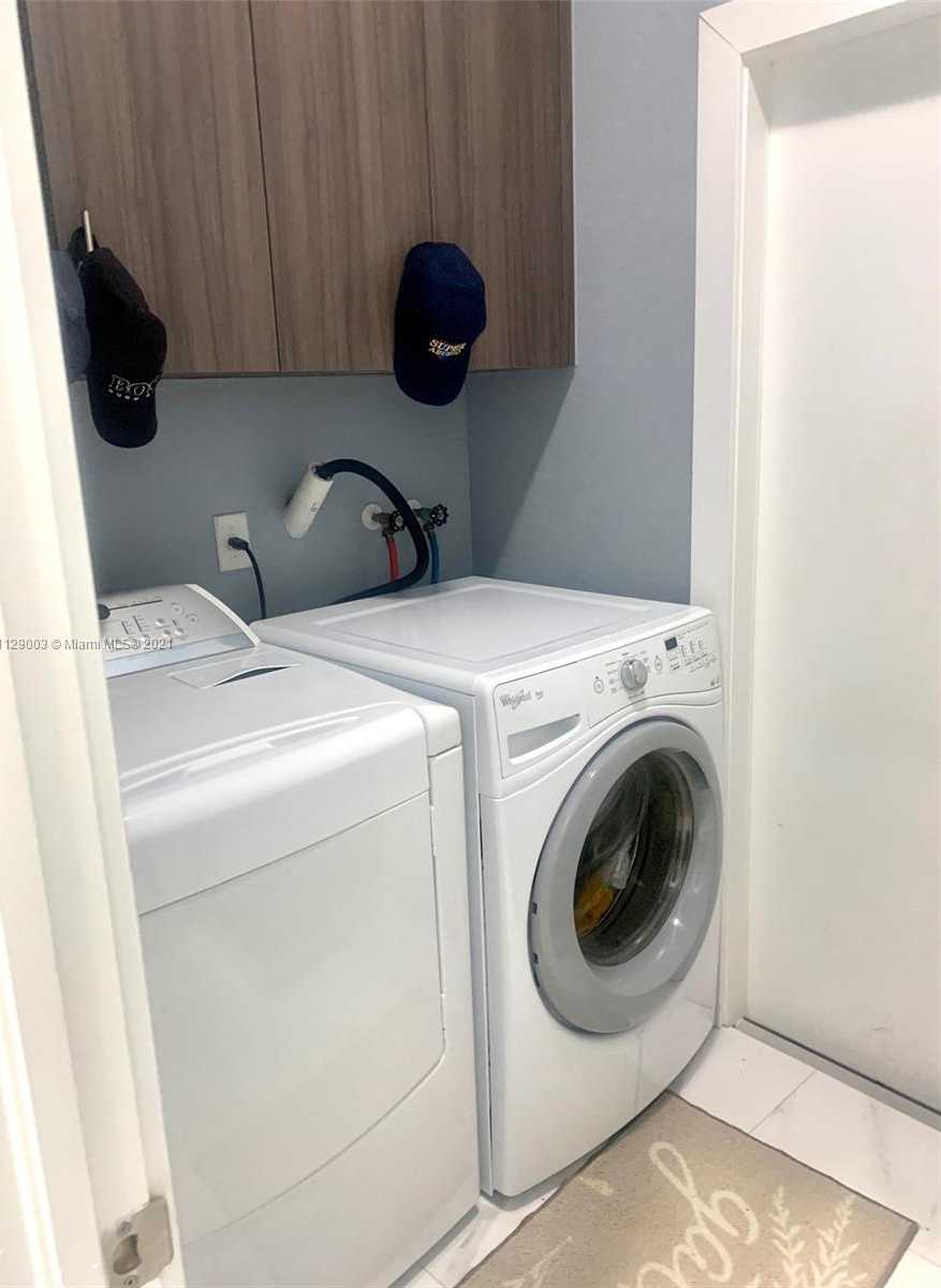 Small Image of 9024 NW 180th Terrace, Hialeah, FL 33018, USA Number 63