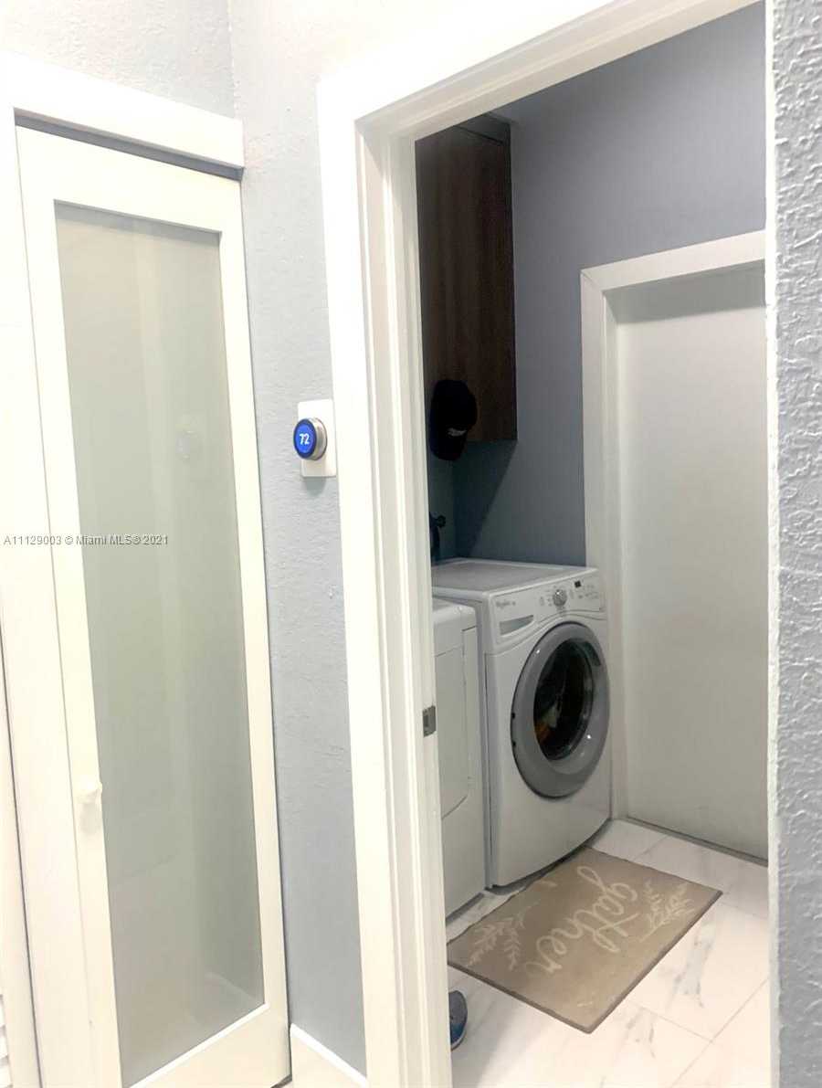 Small Image of 9024 NW 180th Terrace, Hialeah, FL 33018, USA Number 64