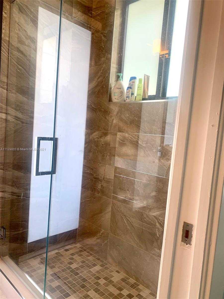 Small Image of 9024 NW 180th Terrace, Hialeah, FL 33018, USA Number 65