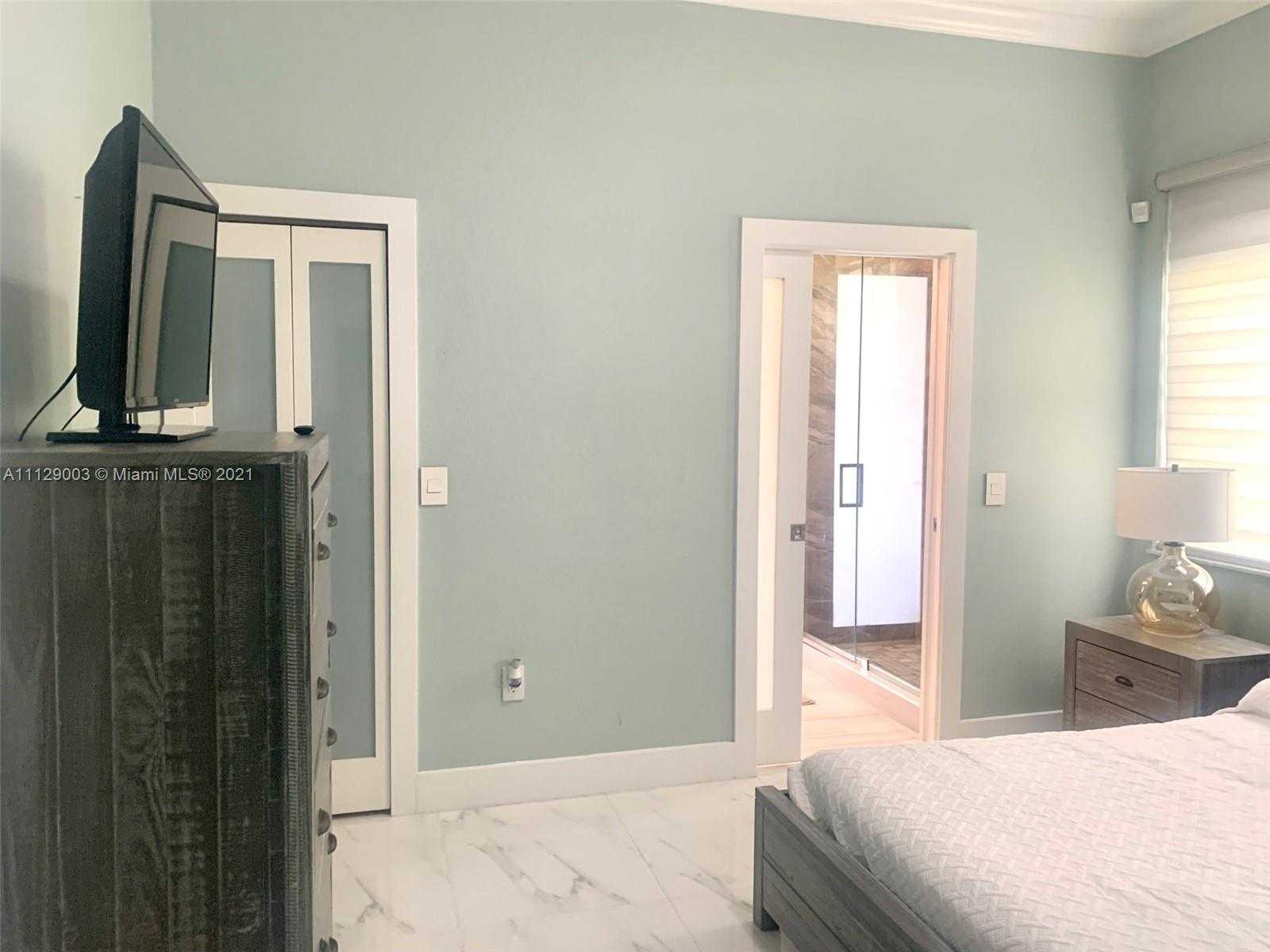 Small Image of 9024 NW 180th Terrace, Hialeah, FL 33018, USA Number 69