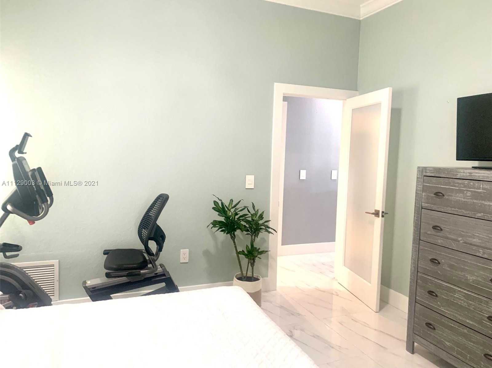 Small Image of 9024 NW 180th Terrace, Hialeah, FL 33018, USA Number 72