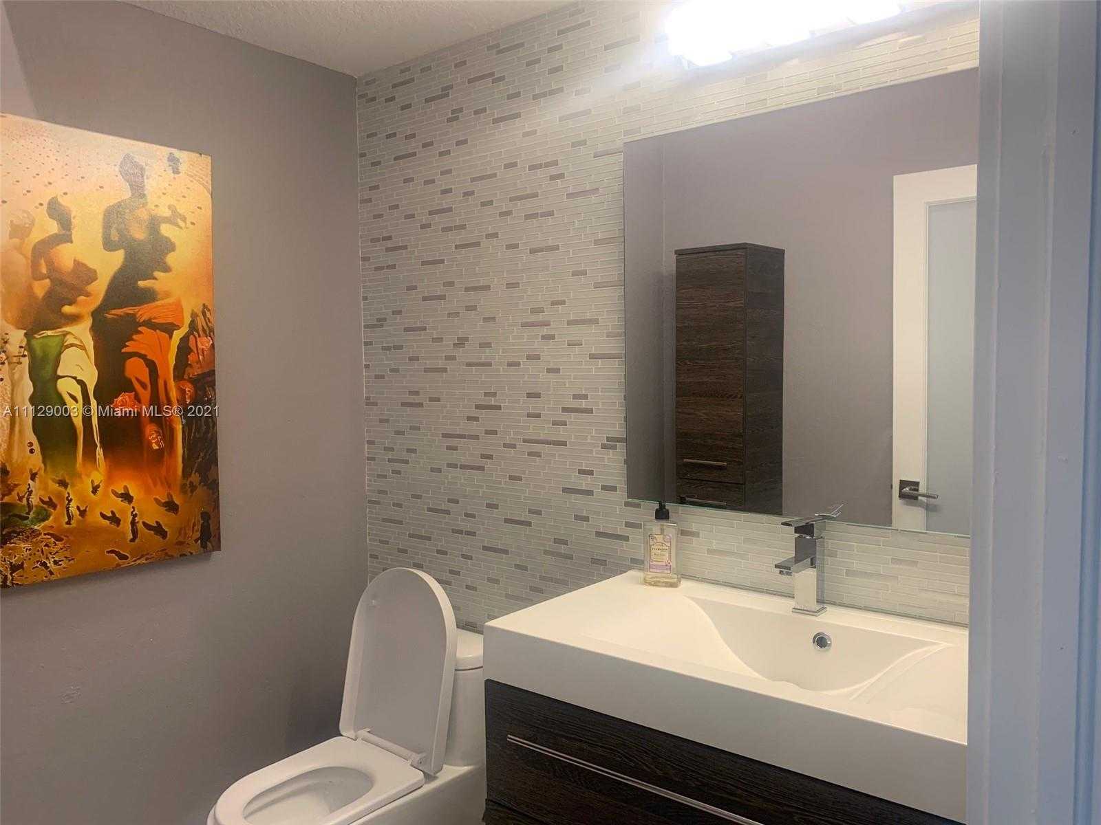 Small Image of 9024 NW 180th Terrace, Hialeah, FL 33018, USA Number 74