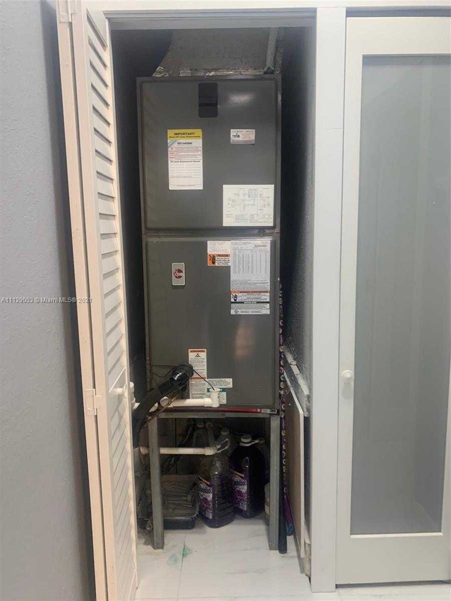 Small Image of 9024 NW 180th Terrace, Hialeah, FL 33018, USA Number 75