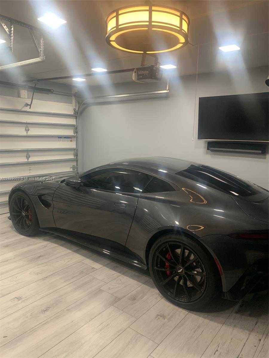 Small Image of 9024 NW 180th Terrace, Hialeah, FL 33018, USA Number 76