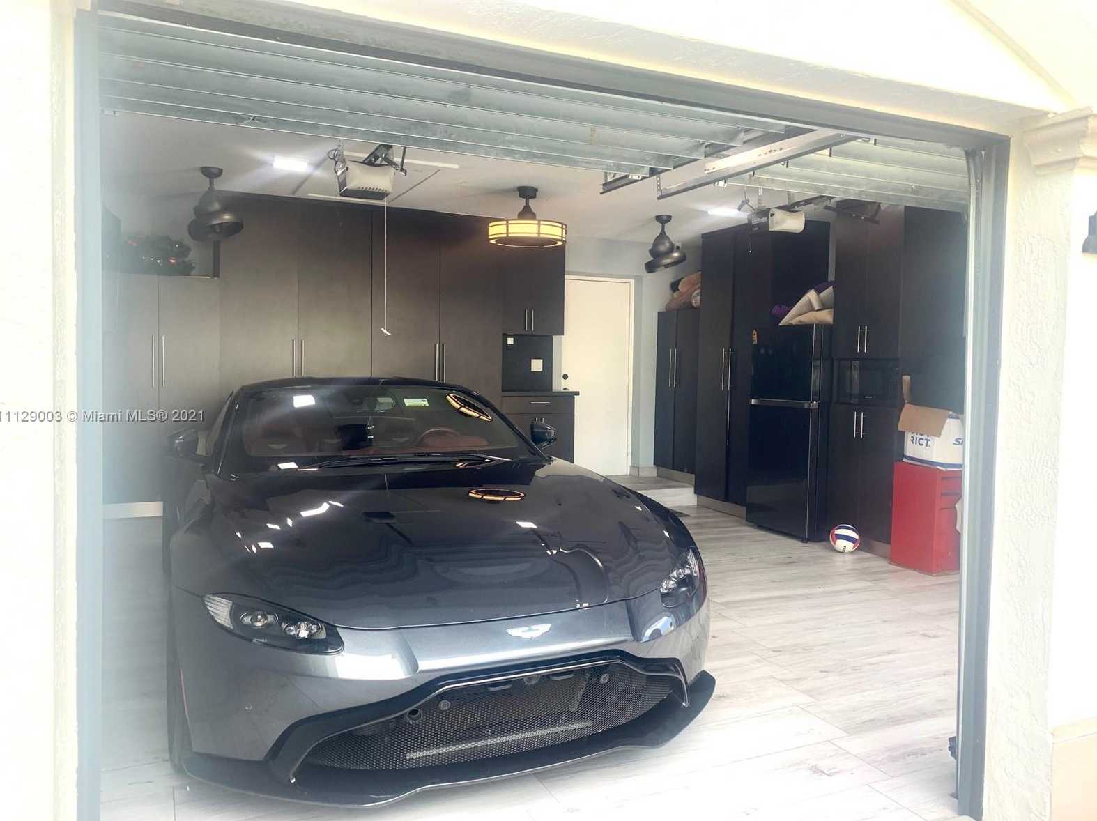 Small Image of 9024 NW 180th Terrace, Hialeah, FL 33018, USA Number 78