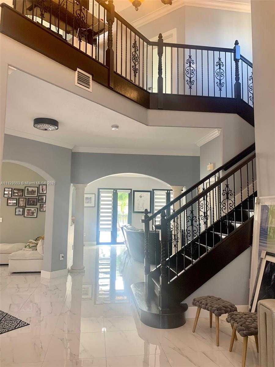 Small Image of 9024 NW 180th Terrace, Hialeah, FL 33018, USA Number 8