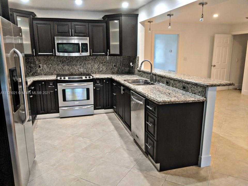 Small Image of 9774 NW 20th St, Coral Springs, FL 33071, USA Number 3