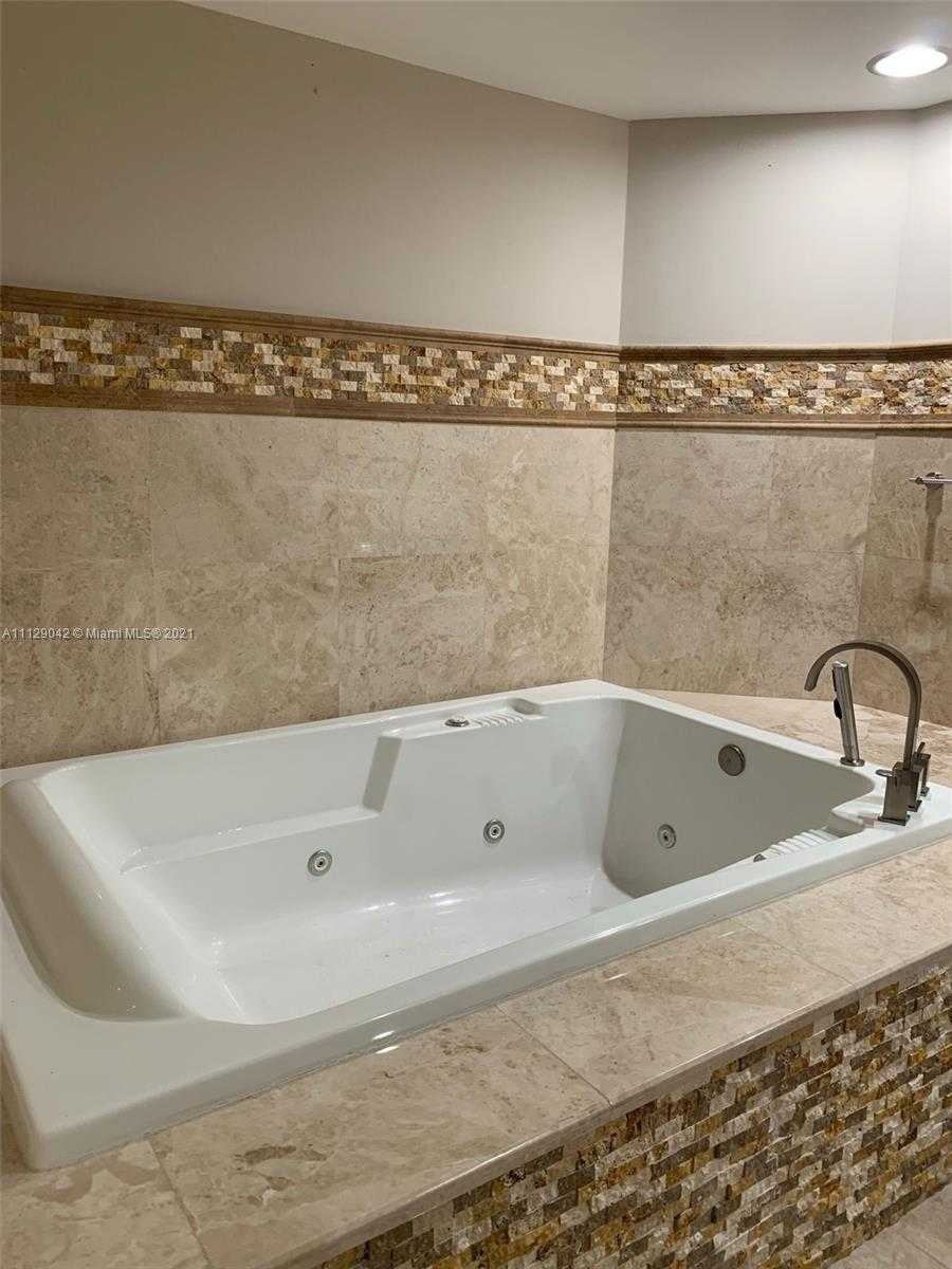 Small Image of 16425 Collins Ave, Sunny Isles Beach, FL 33160, USA Number 28
