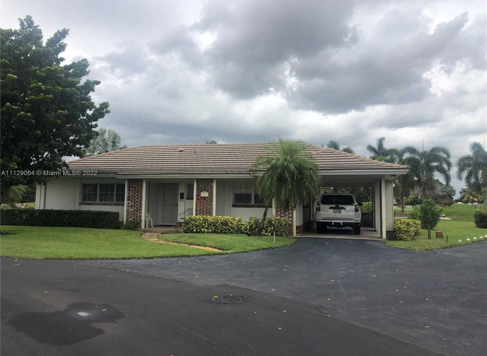 Small Image of 111 Villa Cir, Atlantis, FL 33462, USA Number 2