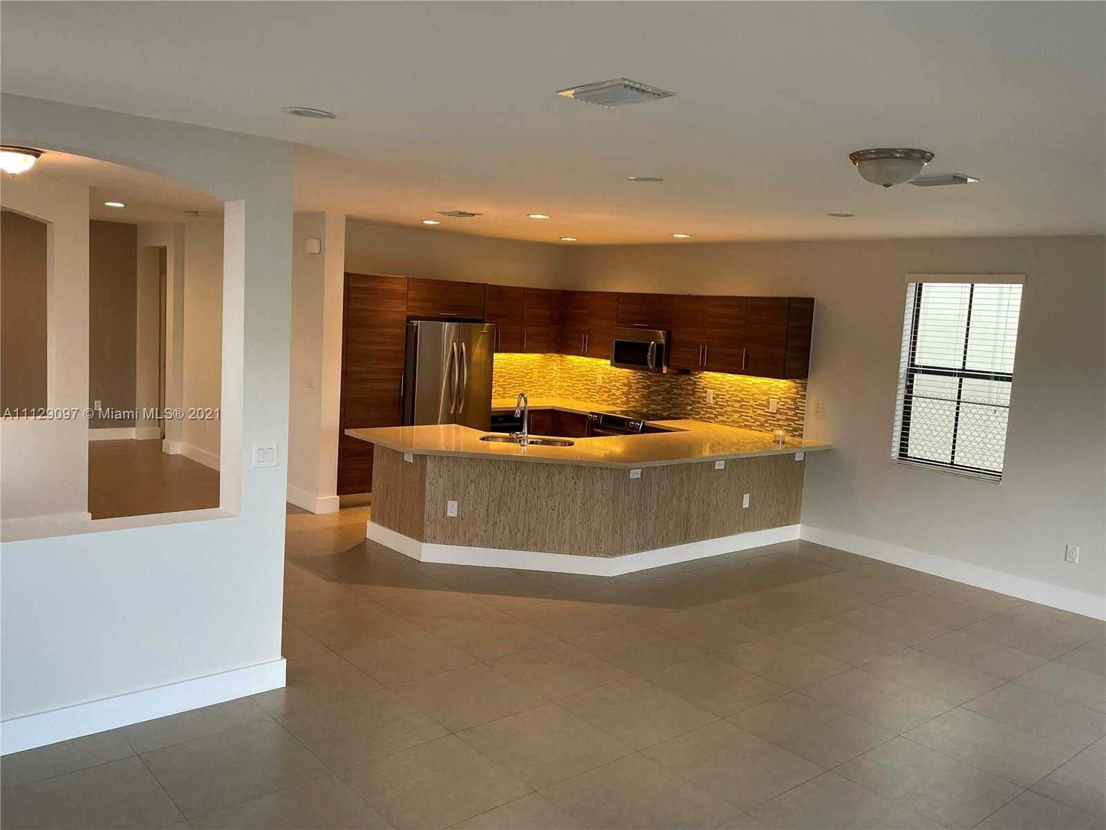 Small Image of 10473 NW 70th Ln, Doral, FL 33178, USA Number 11