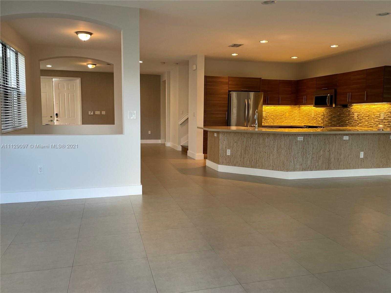 Small Image of 10473 NW 70th Ln, Doral, FL 33178, USA Number 12