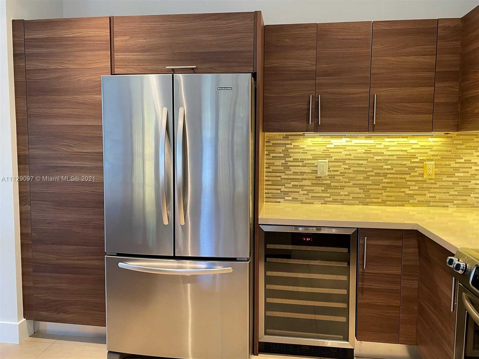 Small Image of 10473 NW 70th Ln, Doral, FL 33178, USA Number 14
