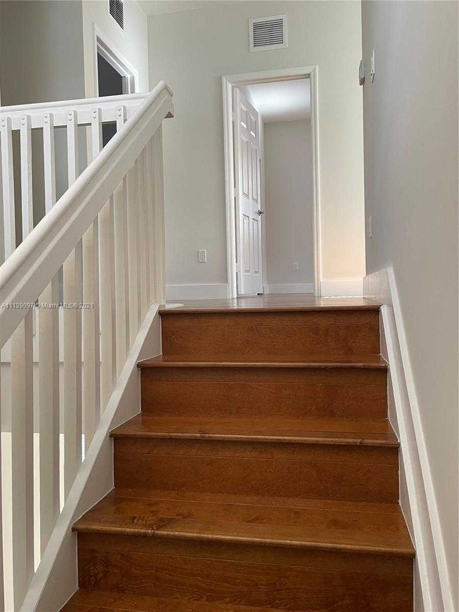 Small Image of 10473 NW 70th Ln, Doral, FL 33178, USA Number 18